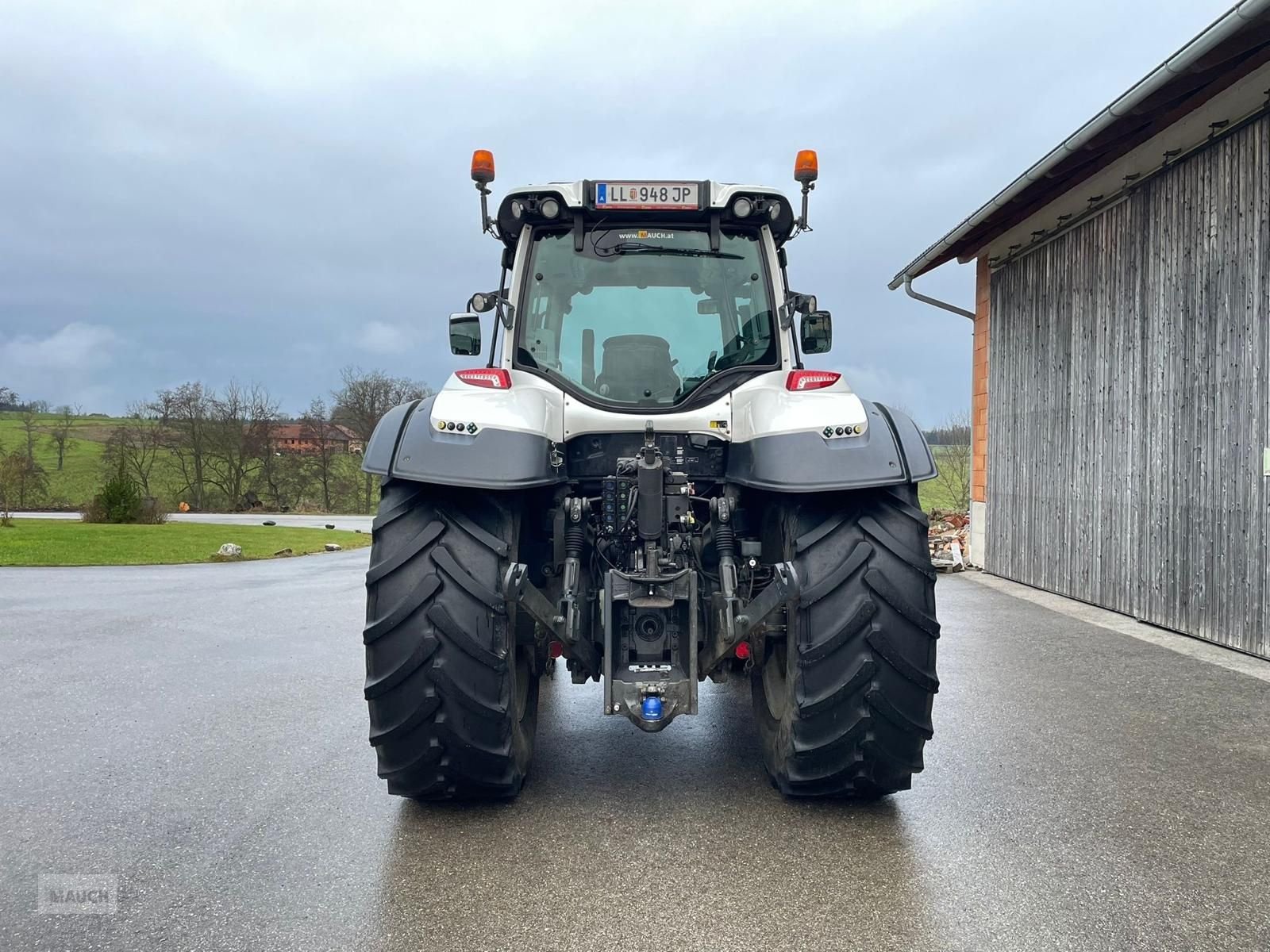 Traktor des Typs Valtra T 144 Direct, Gebrauchtmaschine in Burgkirchen (Bild 8)