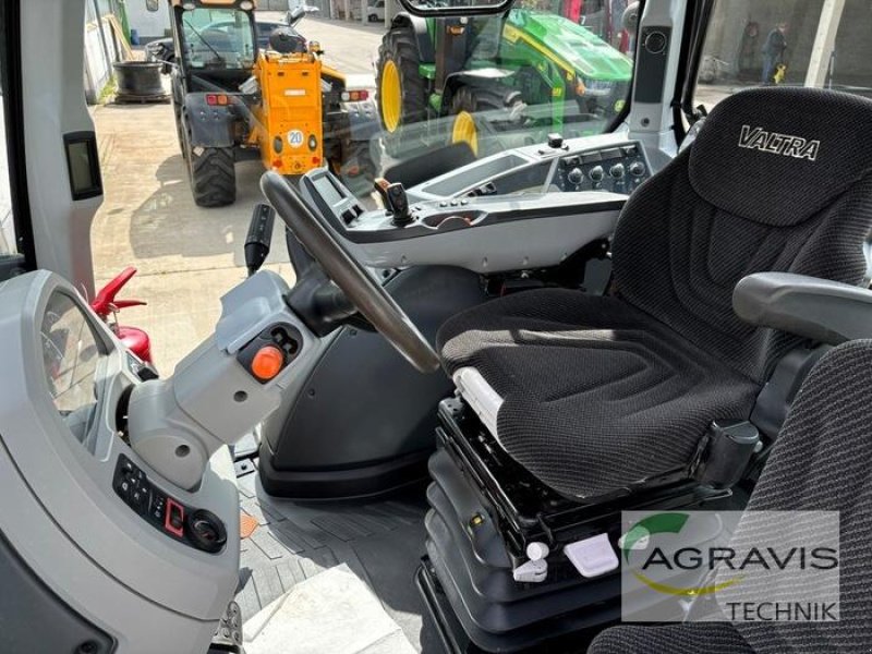 Traktor tip Valtra T 144 V SMARTTOUCH MR19 VERSU, Gebrauchtmaschine in Seelow (Poză 10)