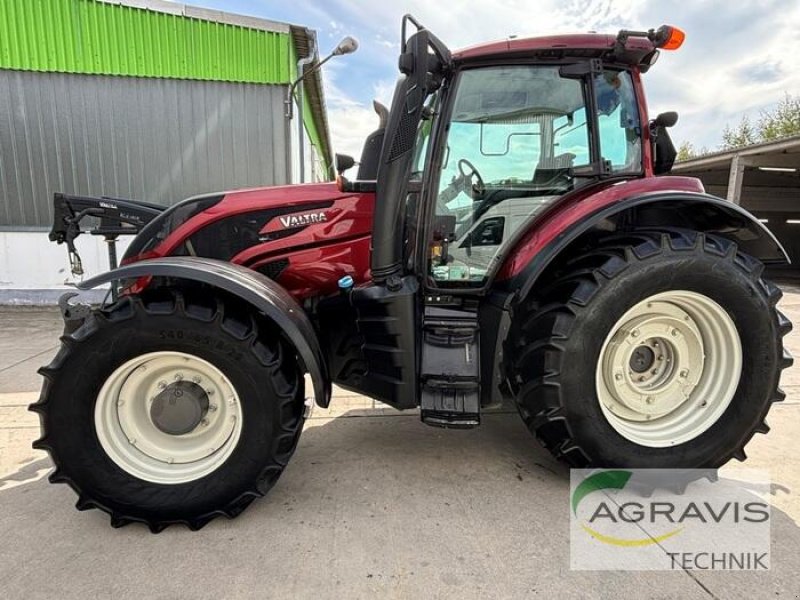 Traktor of the type Valtra T 144 V SMARTTOUCH MR19 VERSU, Gebrauchtmaschine in Seelow (Picture 2)