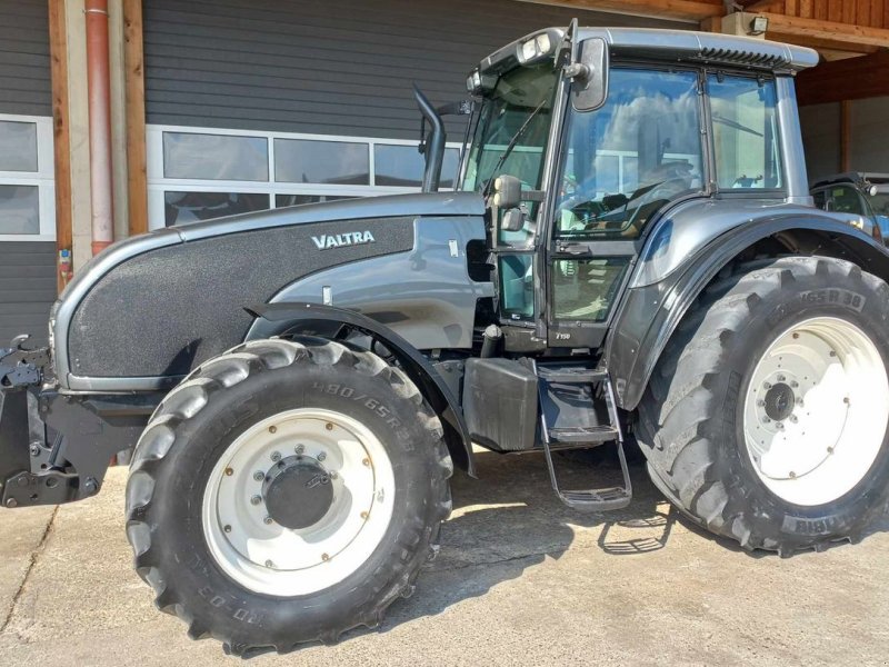 Traktor of the type Valtra T 150 HiTech, Gebrauchtmaschine in Villach/Zauchen