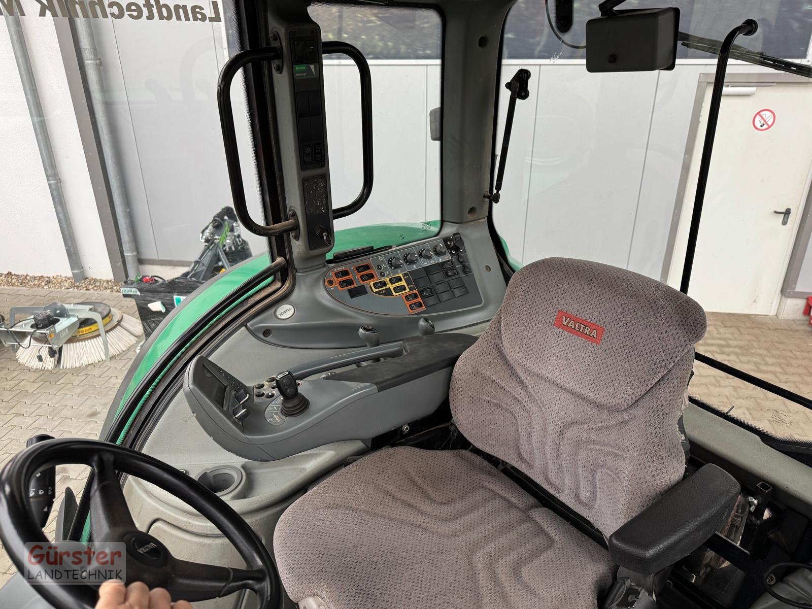 Traktor del tipo Valtra T 152 VERSU, Gebrauchtmaschine en Mitterfels (Imagen 9)