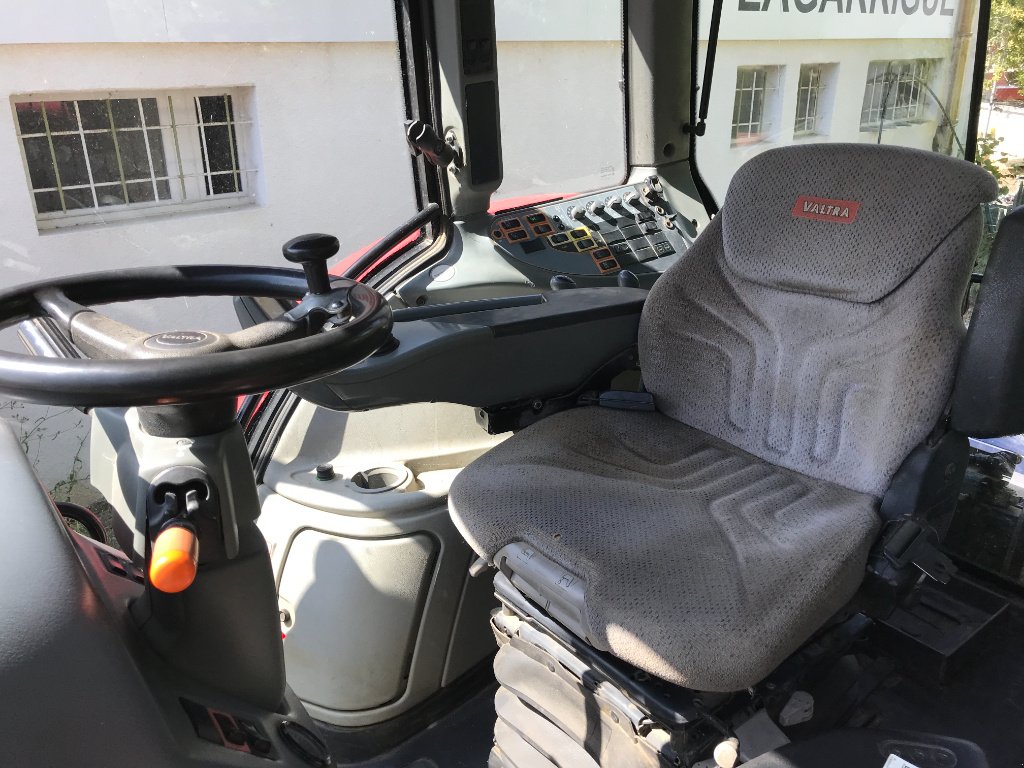 Traktor van het type Valtra T 152 versu, Gebrauchtmaschine in MORLHON LE HAUT (Foto 10)