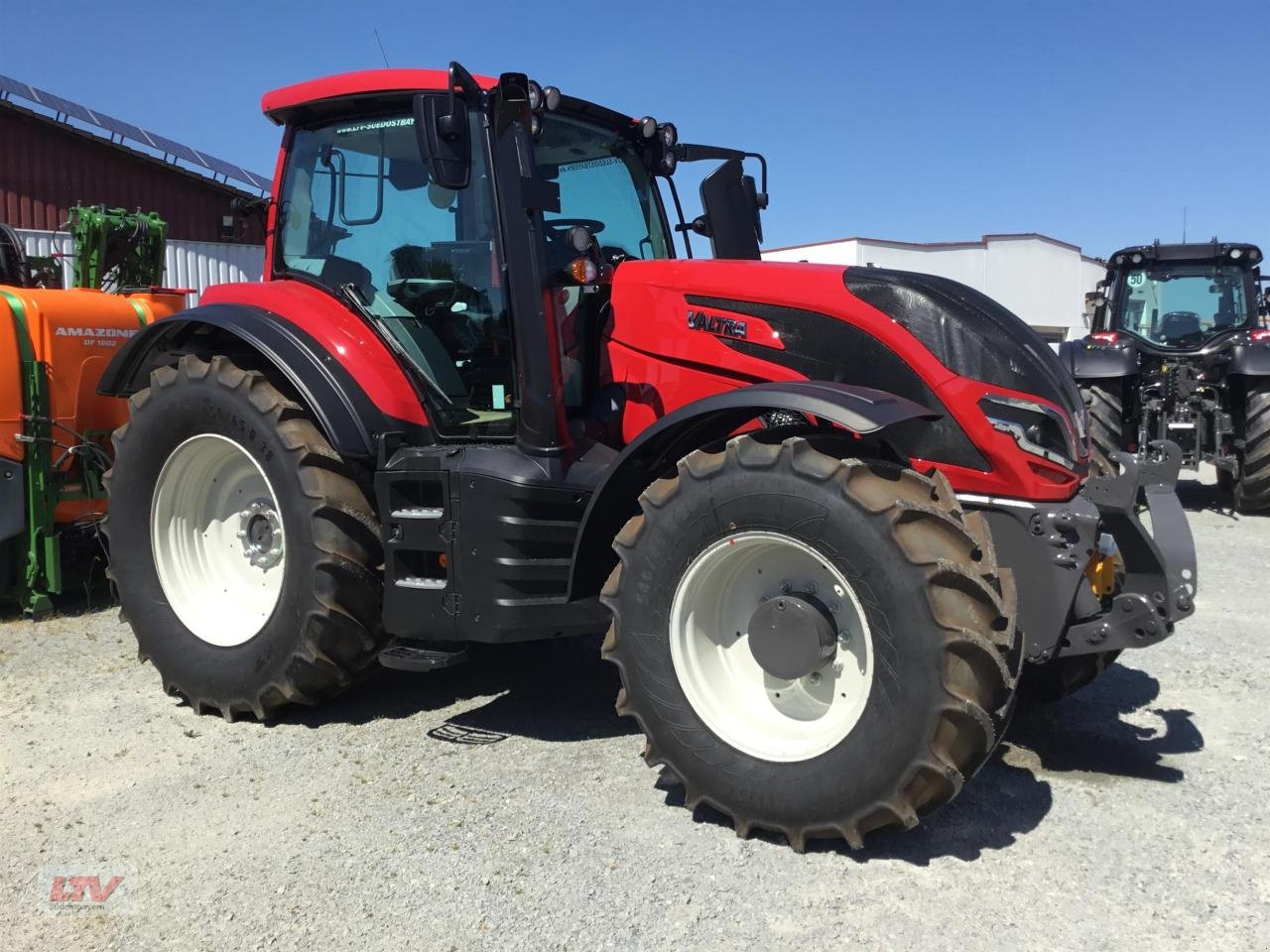 Traktor del tipo Valtra T 155 V GL, Neumaschine In Eggenfelden (Immagine 1)