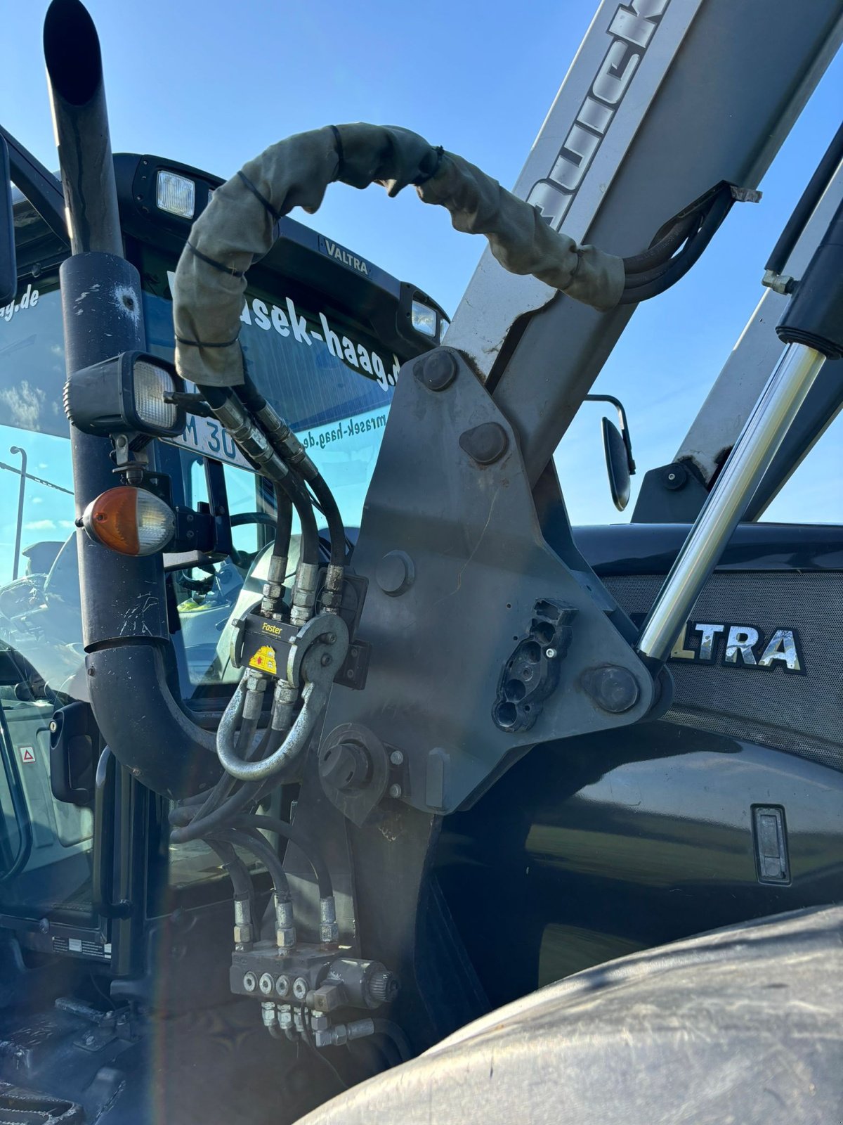 Traktor typu Valtra T 172, Gebrauchtmaschine w Treuchtlingen (Zdjęcie 12)