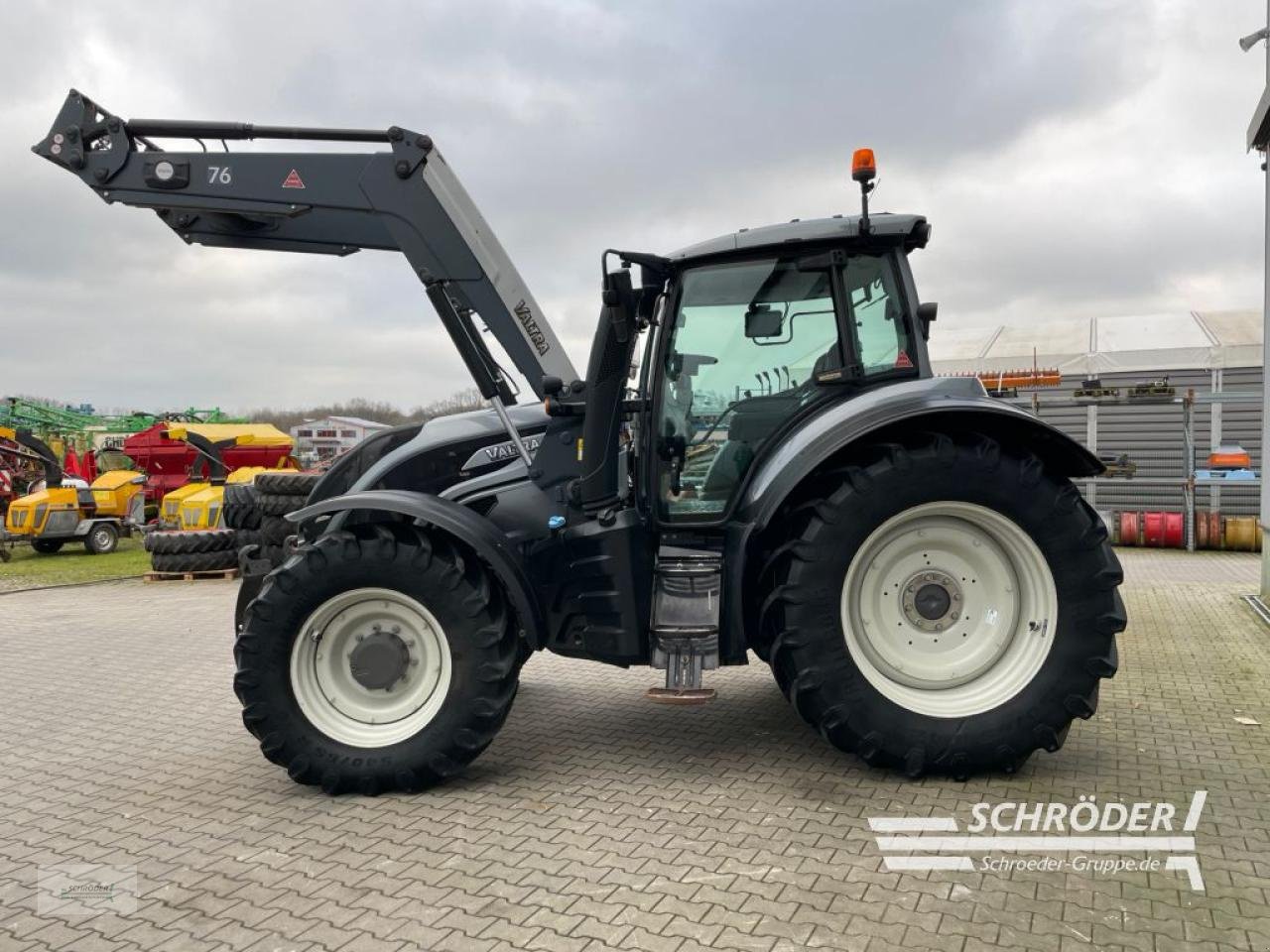 Traktor del tipo Valtra T 174 A, Gebrauchtmaschine In Wildeshausen (Immagine 4)