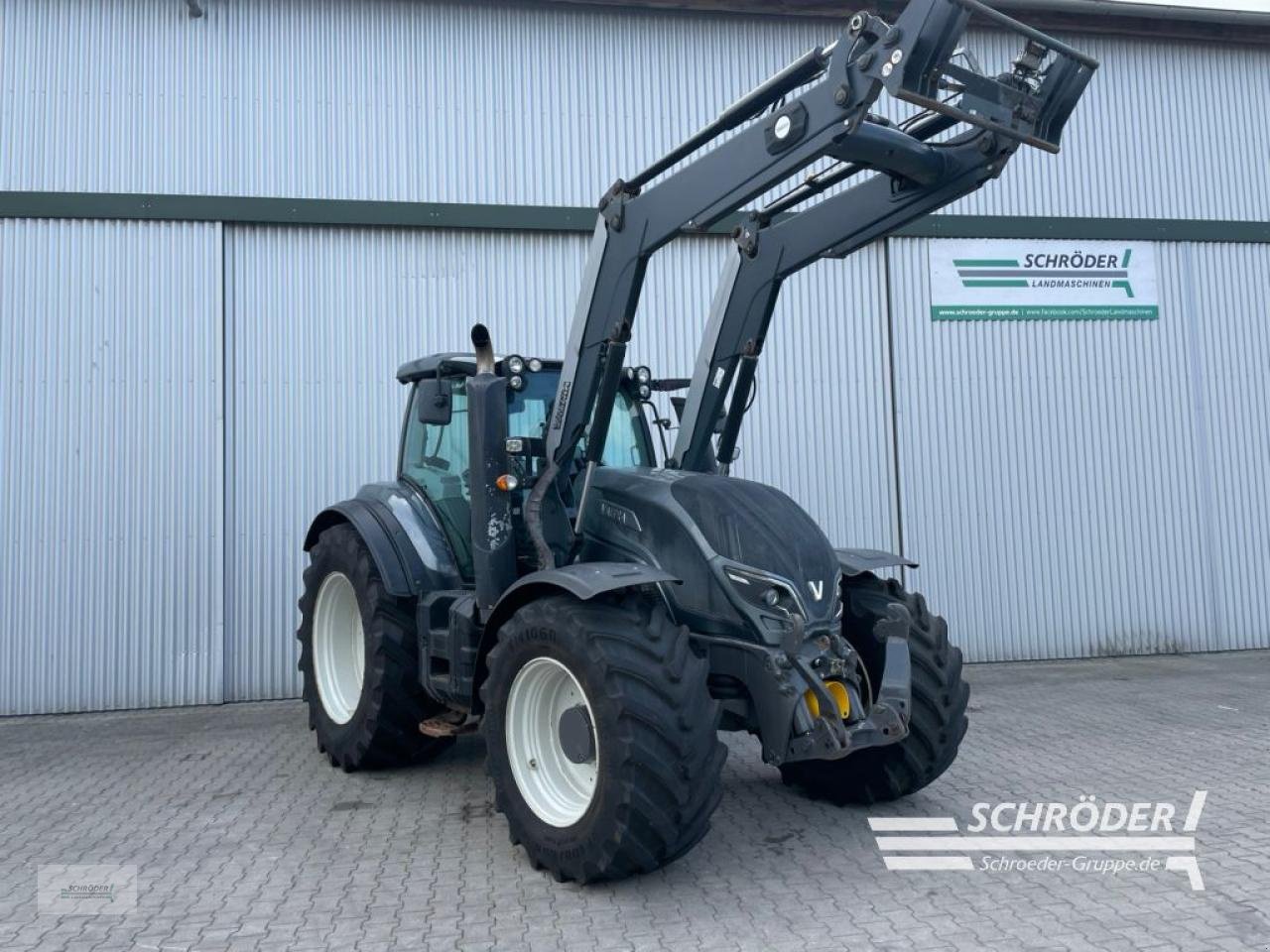 Traktor des Typs Valtra T 174 EV, Gebrauchtmaschine in Wildeshausen (Bild 1)