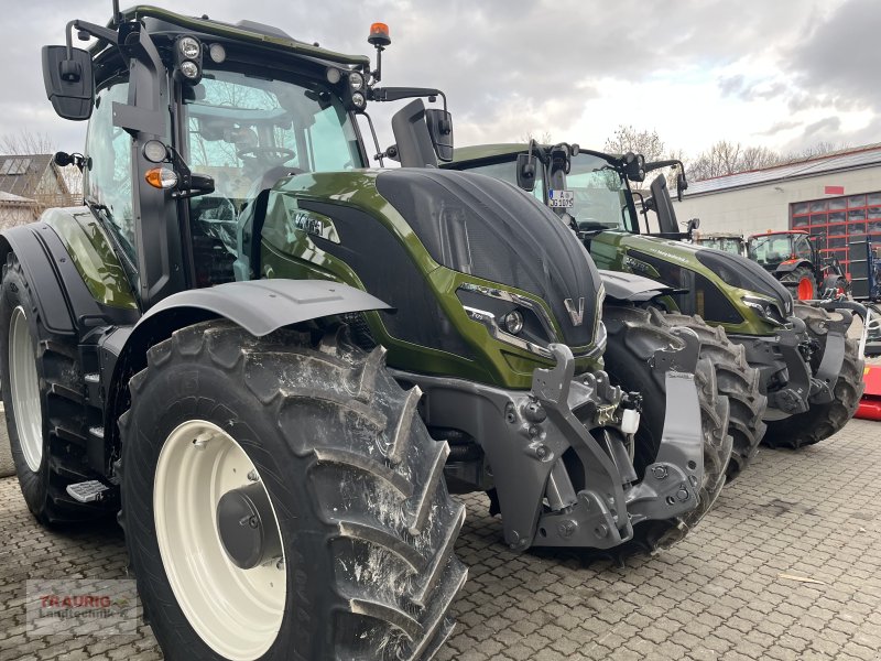 Traktor van het type Valtra T 175 A Forst m. Rüfa und FK, Neumaschine in Mainburg/Wambach (Foto 1)