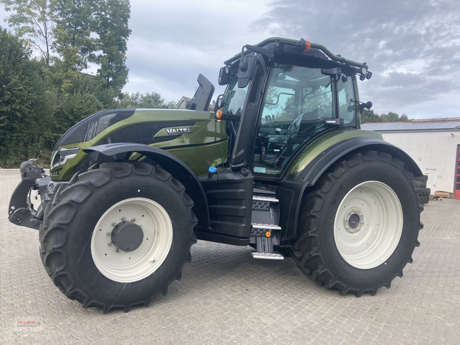 Traktor του τύπου Valtra T 175 A Forst mit Rüfa, Neumaschine σε Mainburg/Wambach (Φωτογραφία 3)