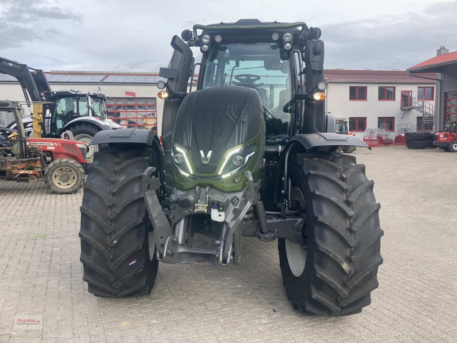 Traktor του τύπου Valtra T 175 A Forst mit Rüfa, Neumaschine σε Mainburg/Wambach (Φωτογραφία 8)