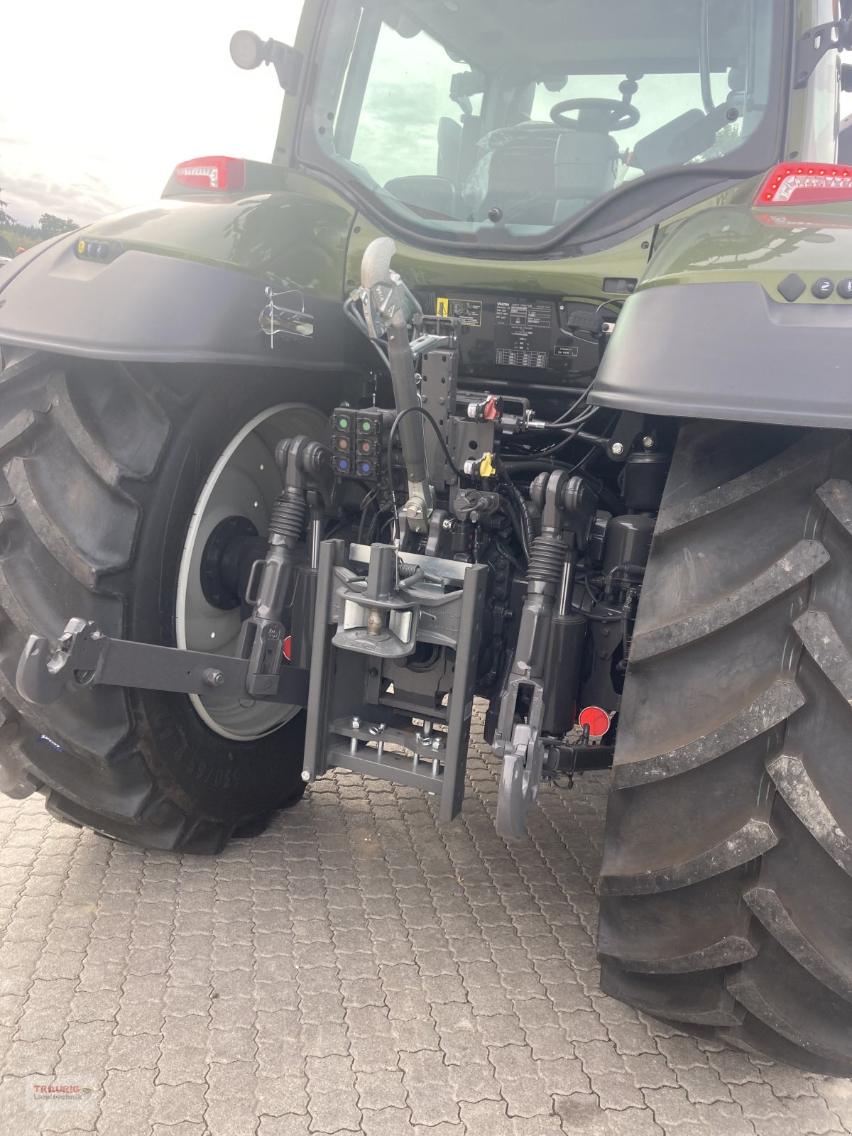 Traktor des Typs Valtra T 175 A Forst mit Rüfa, Neumaschine in Mainburg/Wambach (Bild 18)