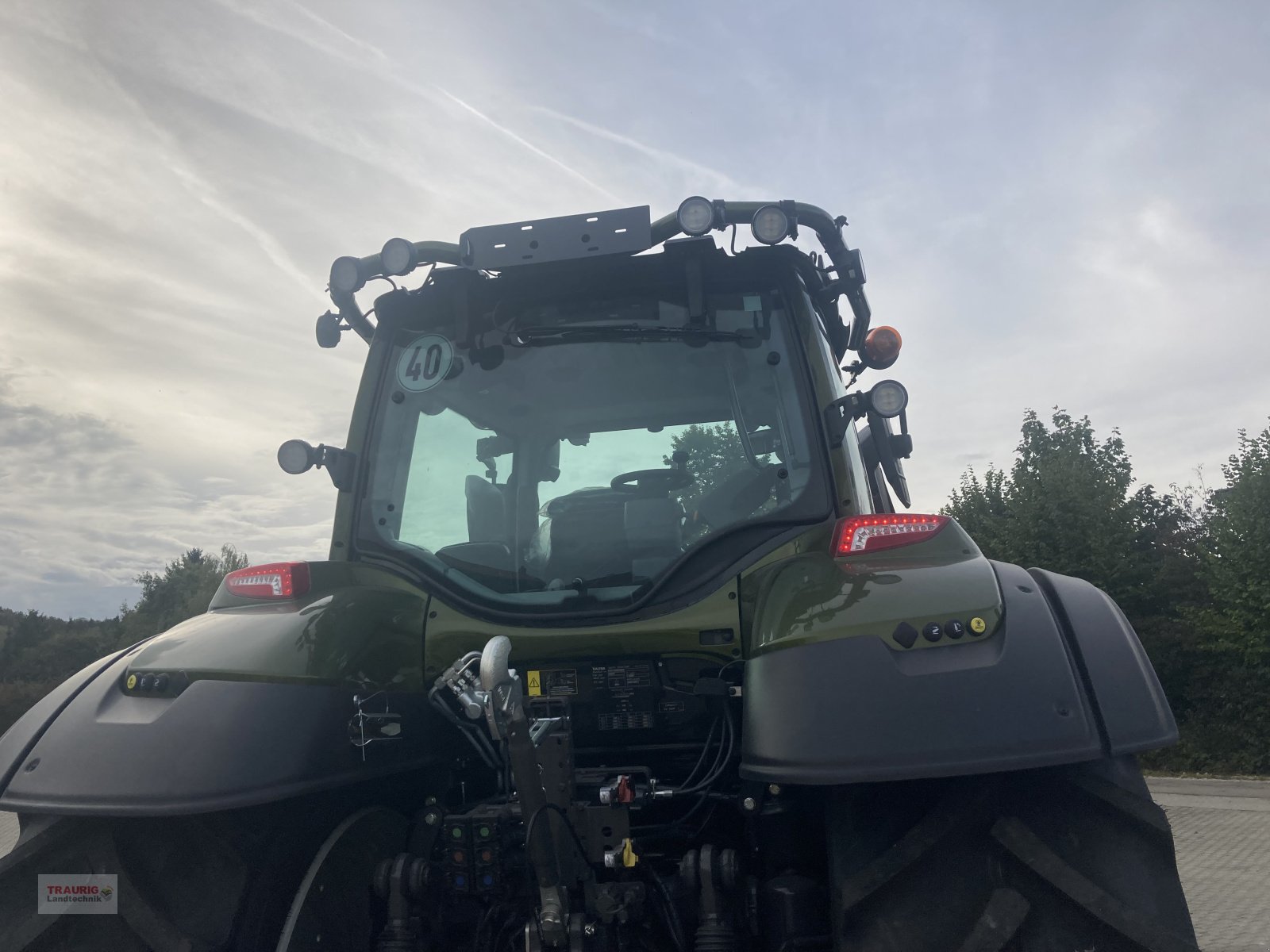 Traktor van het type Valtra T 175 A Forst mit Rüfa, Neumaschine in Mainburg/Wambach (Foto 19)