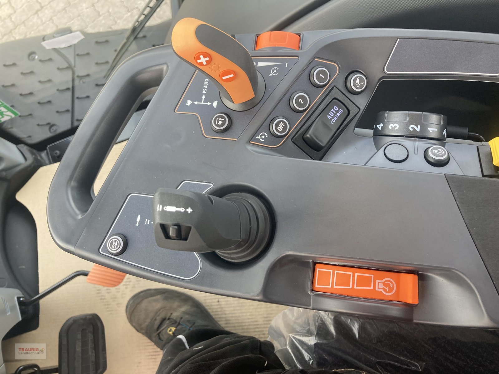 Traktor a típus Valtra T 175 A Forst mit Rüfa, Neumaschine ekkor: Mainburg/Wambach (Kép 24)