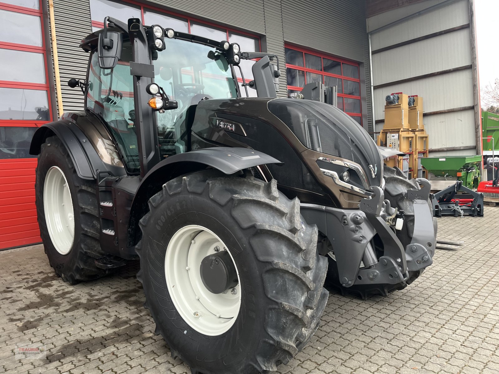 Traktor des Typs Valtra T 175 Akltiv, Neumaschine in Mainburg/Wambach (Bild 1)