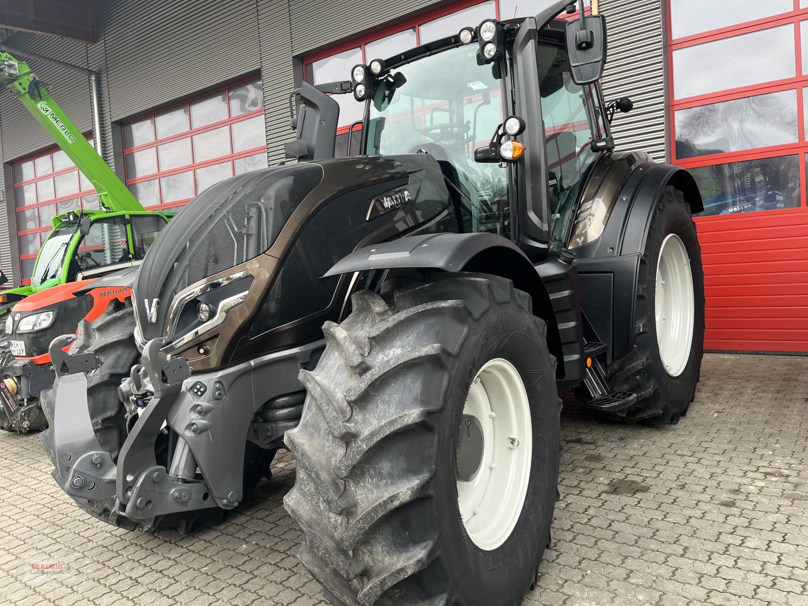 Traktor des Typs Valtra T 175 Akltiv, Neumaschine in Mainburg/Wambach (Bild 2)