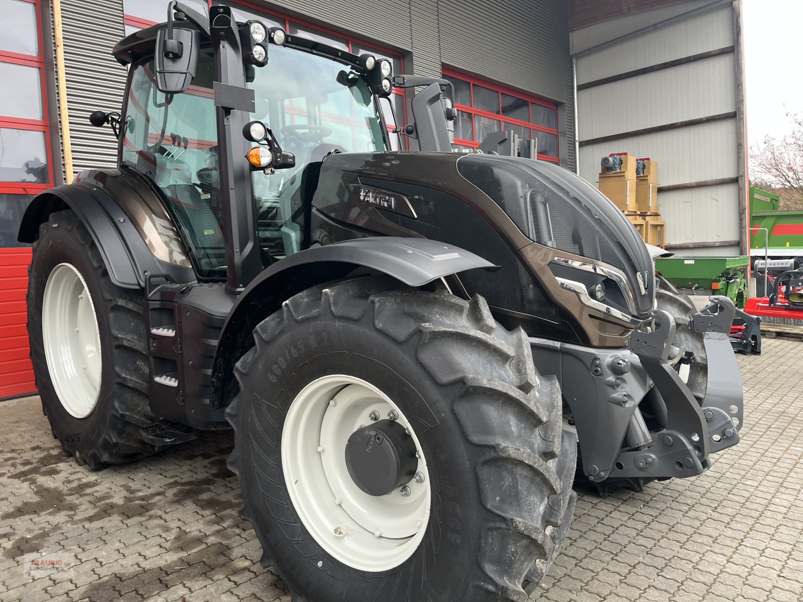 Traktor des Typs Valtra T 175 Akltiv, Neumaschine in Mainburg/Wambach (Bild 4)