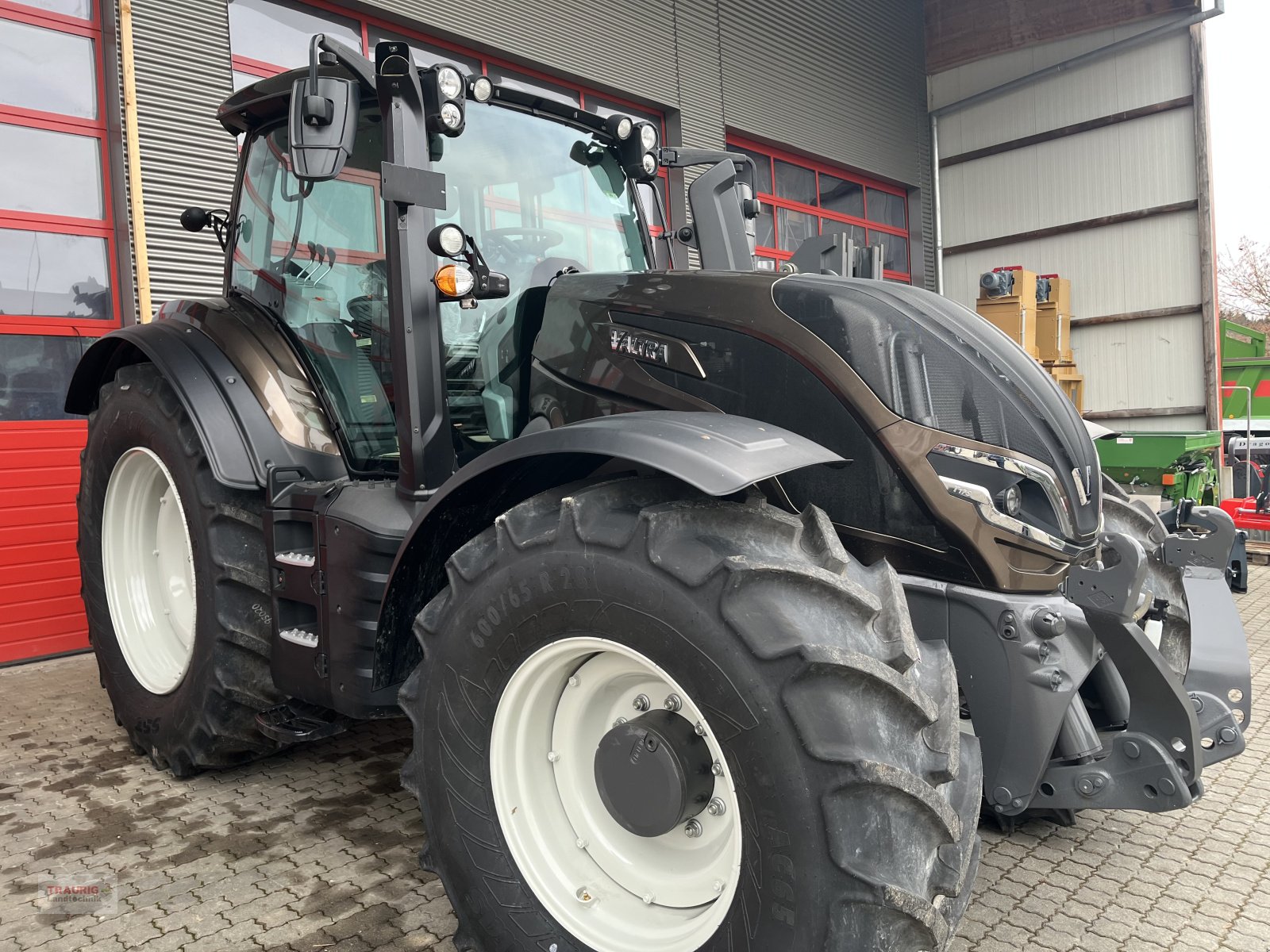 Traktor des Typs Valtra T 175 Akltiv, Neumaschine in Mainburg/Wambach (Bild 5)