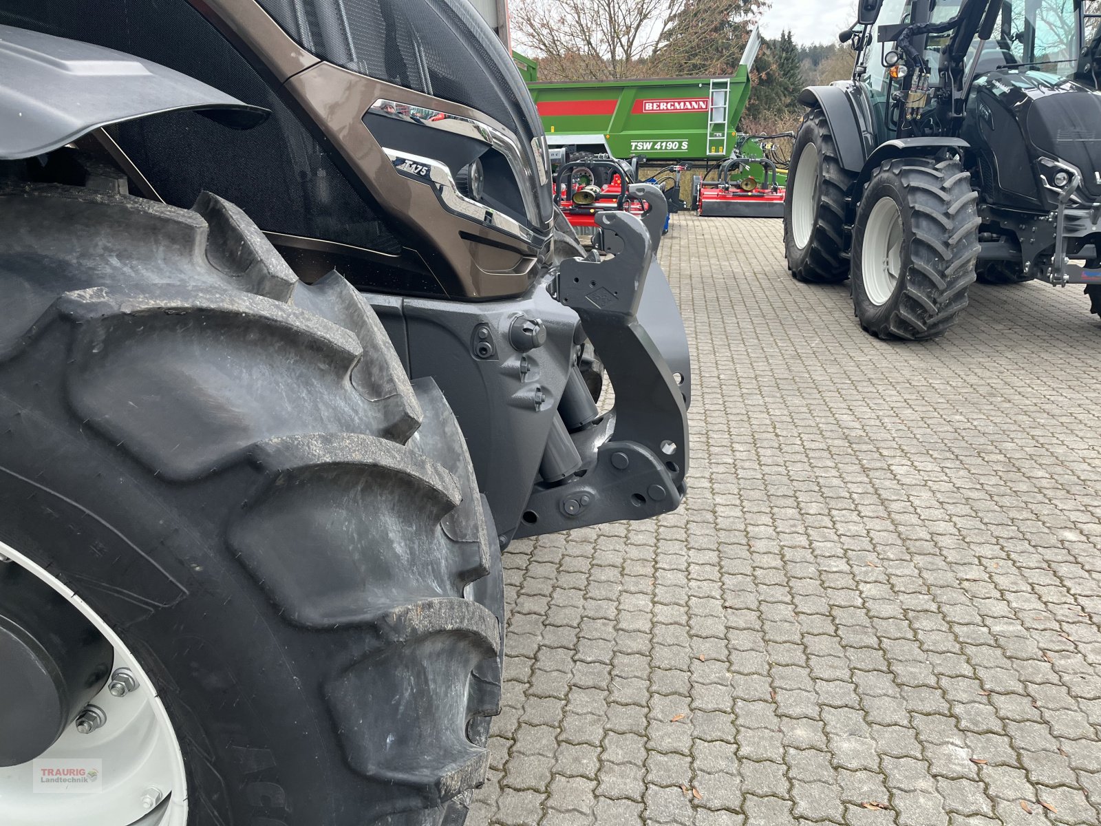 Traktor des Typs Valtra T 175 Akltiv, Neumaschine in Mainburg/Wambach (Bild 7)