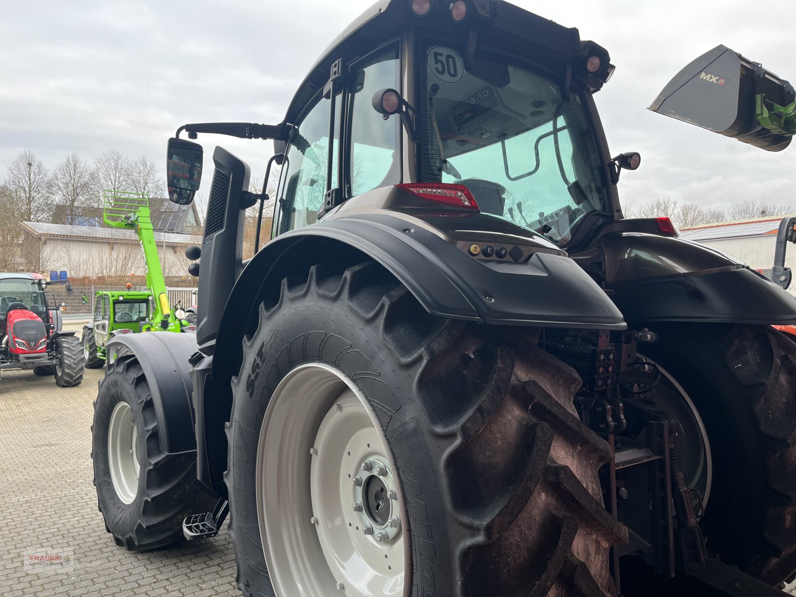 Traktor des Typs Valtra T 175 Akltiv, Neumaschine in Mainburg/Wambach (Bild 13)