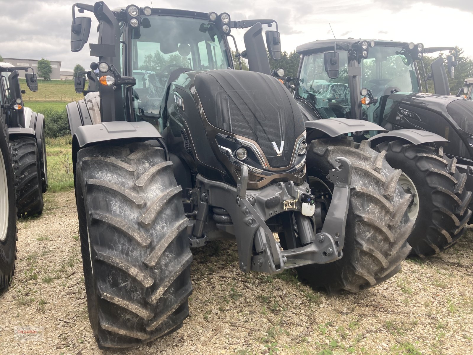 Traktor του τύπου Valtra T 175 Aktiv, Neumaschine σε Mainburg/Wambach (Φωτογραφία 2)