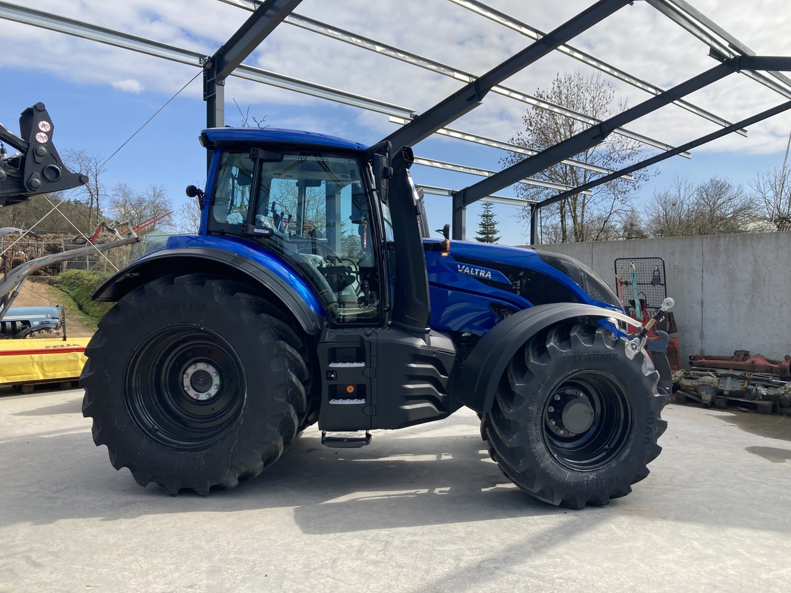 Traktor du type Valtra T 175 eA, Neumaschine en Bodenwöhr/ Taxöldern (Photo 4)