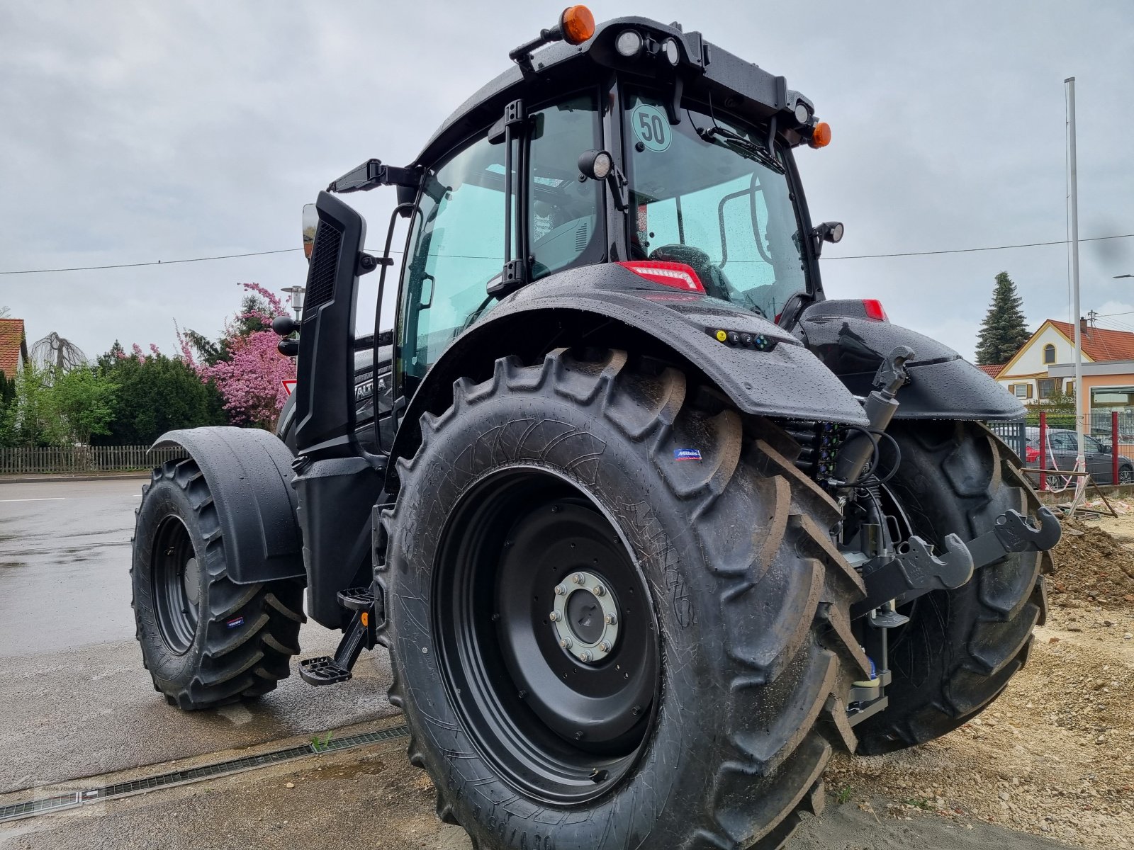 Traktor van het type Valtra T 175 Versu, Neumaschine, Neumaschine in Tapfheim (Foto 3)