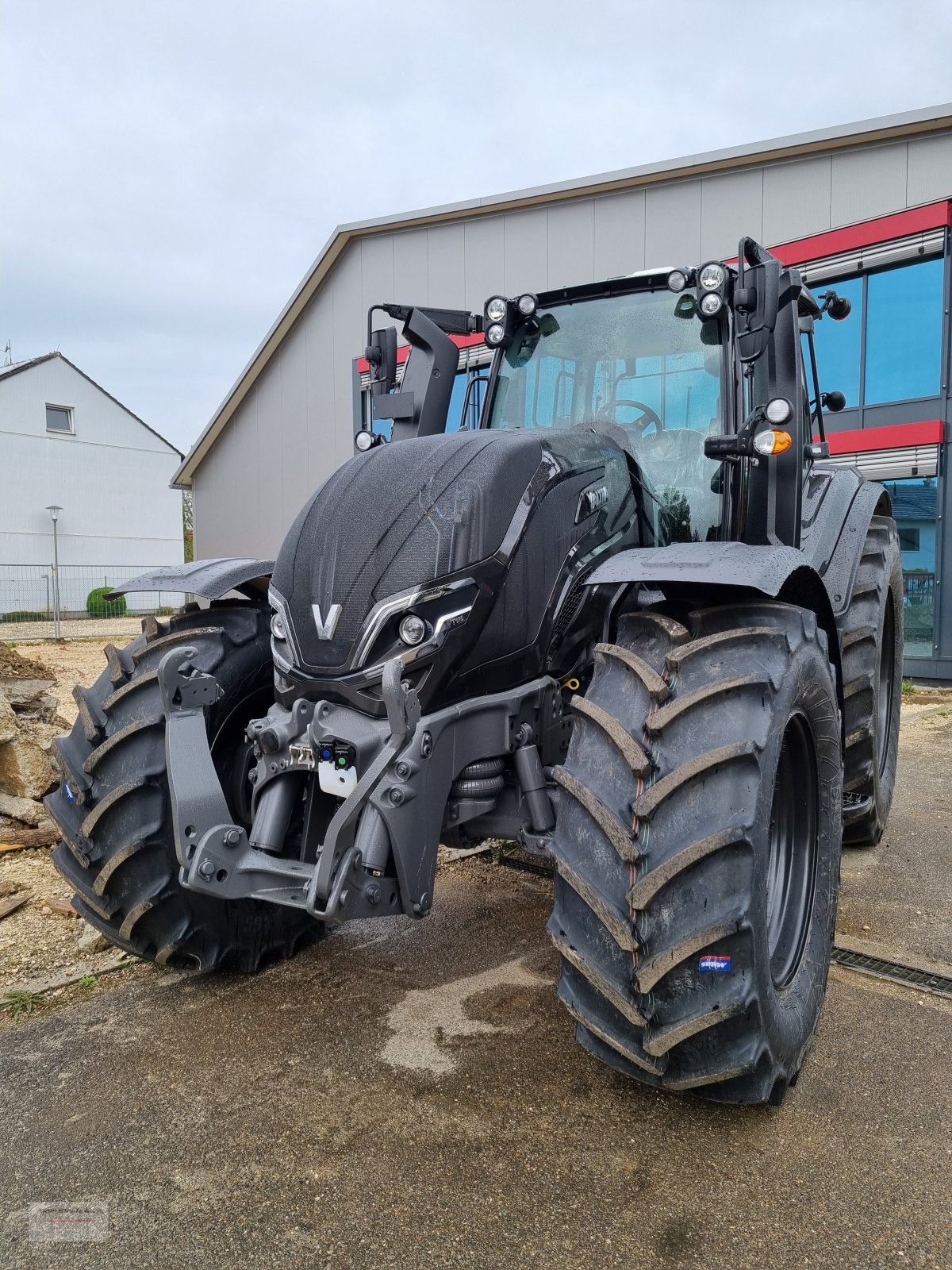 Traktor of the type Valtra T 175 Versu, Neumaschine, Neumaschine in Tapfheim (Picture 9)