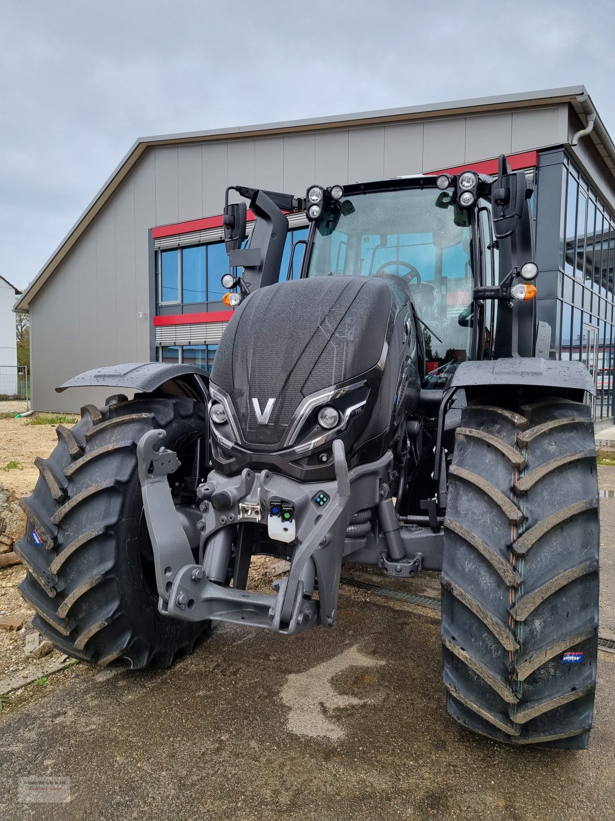 Traktor van het type Valtra T 175 Versu, Neumaschine, Neumaschine in Tapfheim (Foto 10)