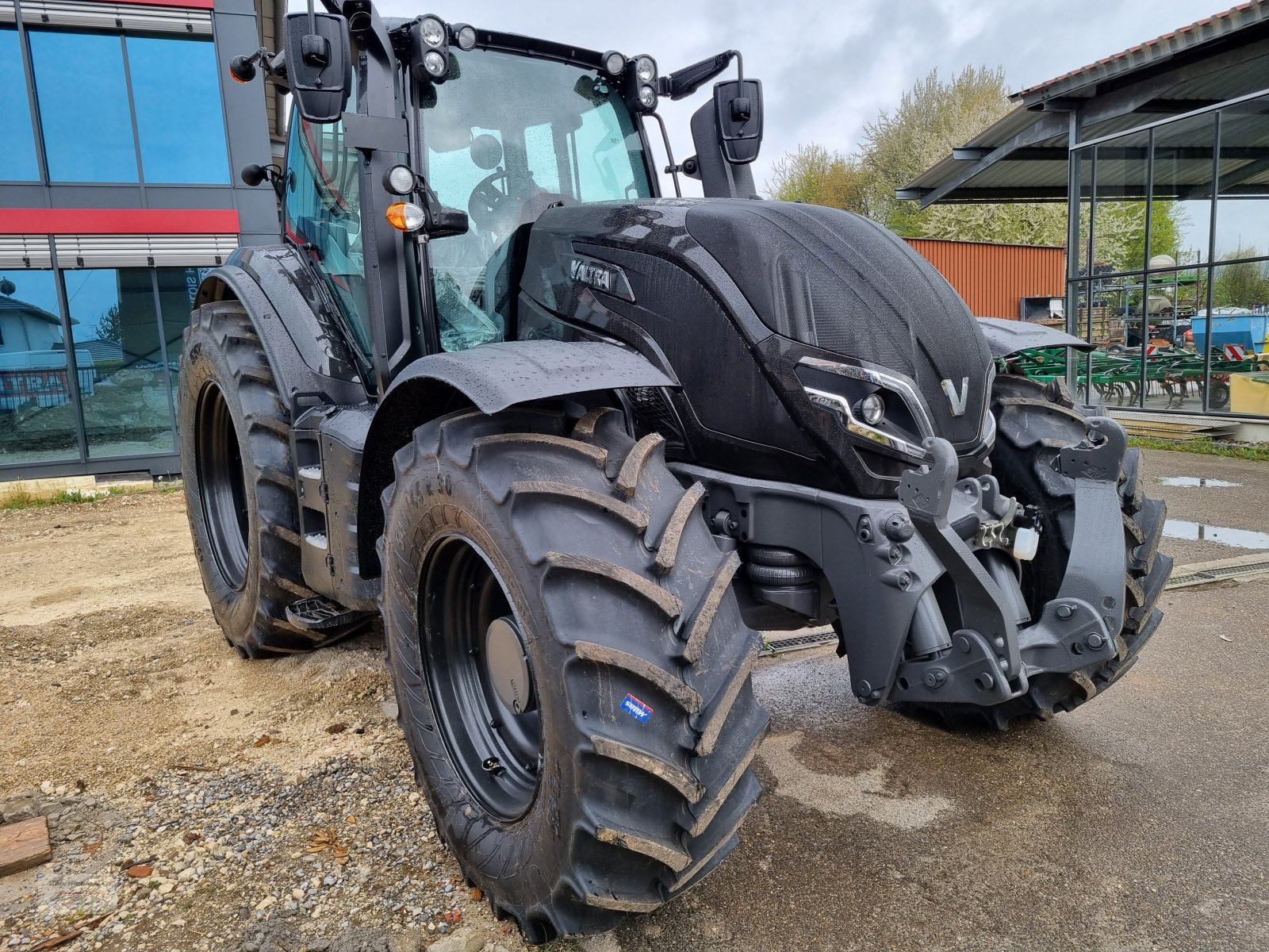 Traktor van het type Valtra T 175 Versu, Neumaschine, Neumaschine in Tapfheim (Foto 1)