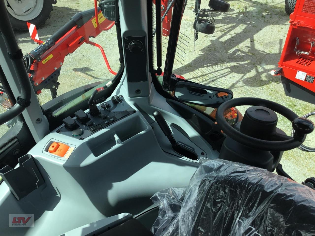 Traktor des Typs Valtra T 175e V TW, Neumaschine in Eggenfelden (Bild 8)