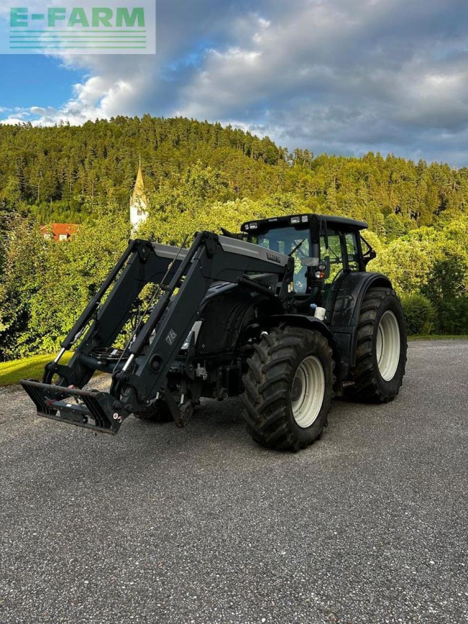 Traktor of the type Valtra t 193 hitech HiTech, Gebrauchtmaschine in RUDEN (Picture 2)