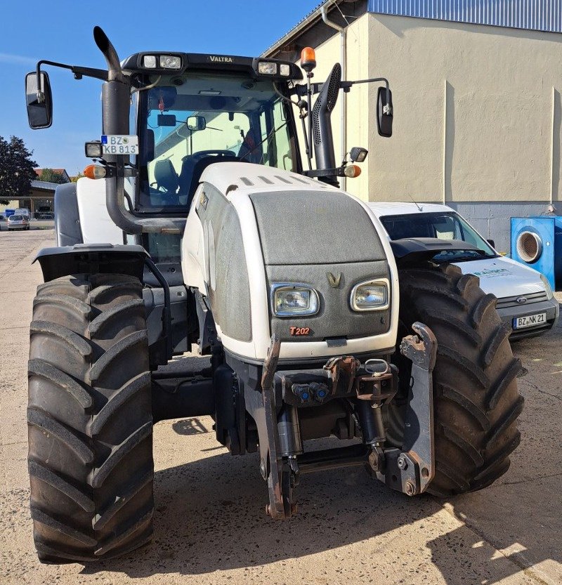 Traktor типа Valtra T 202, Gebrauchtmaschine в Burkau (Фотография 15)