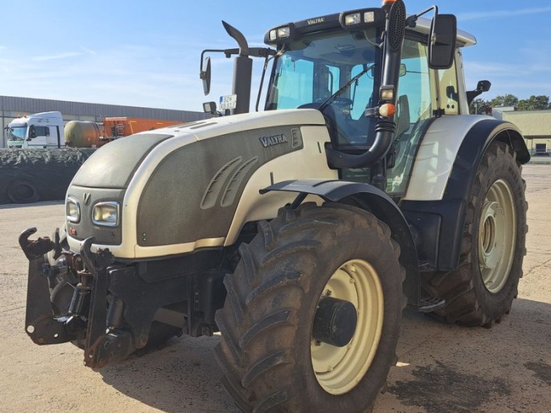 Traktor от тип Valtra T 202, Gebrauchtmaschine в Burkau