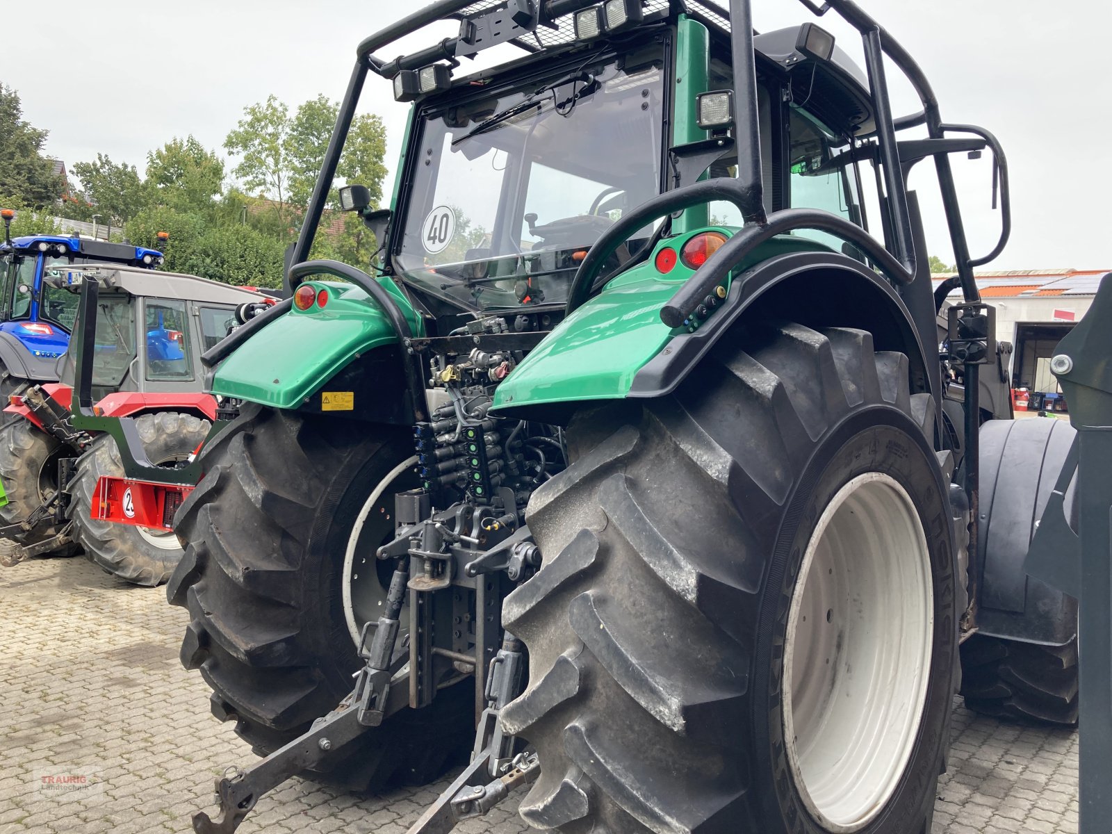 Traktor van het type Valtra T 203D Forst m. FL, Gebrauchtmaschine in Mainburg/Wambach (Foto 4)