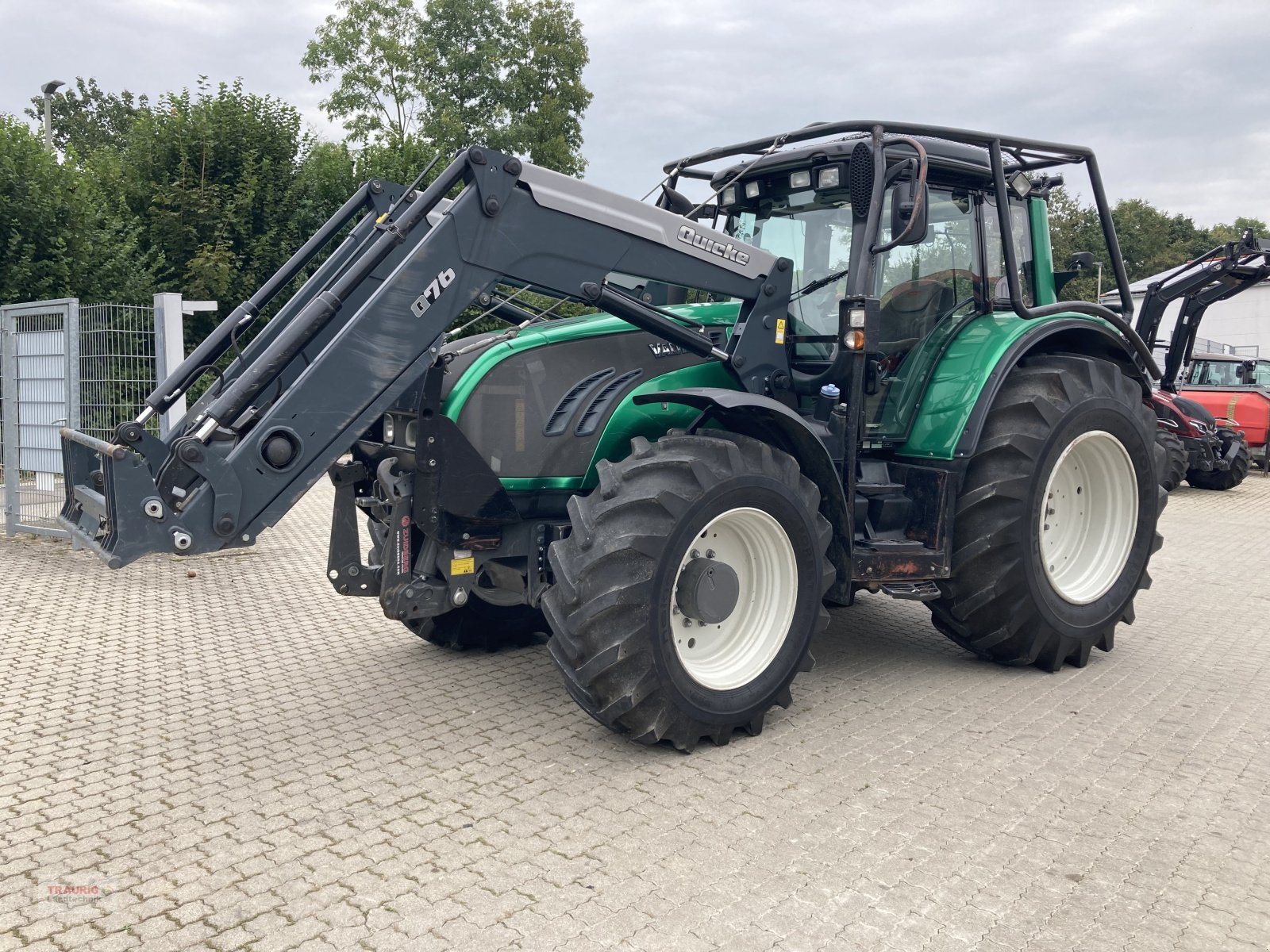 Traktor des Typs Valtra T 203D Forst m. FL, Gebrauchtmaschine in Mainburg/Wambach (Bild 1)