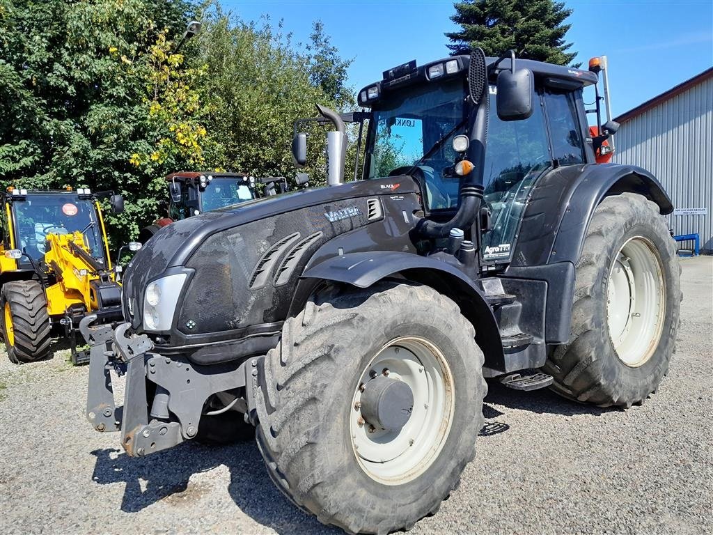 Traktor van het type Valtra T 213 VERSU BLACK EDITION, Gebrauchtmaschine in Gudbjerg (Foto 1)