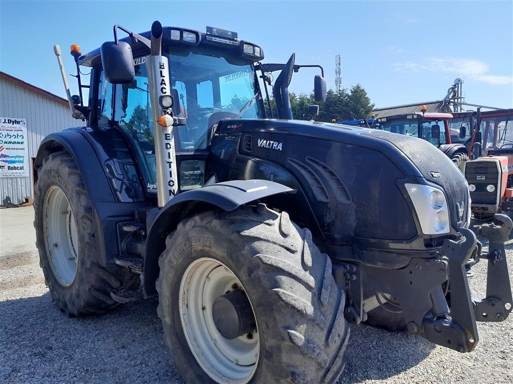 Traktor typu Valtra T 213 VERSU BLACK EDITION, Gebrauchtmaschine v Gudbjerg (Obrázok 3)