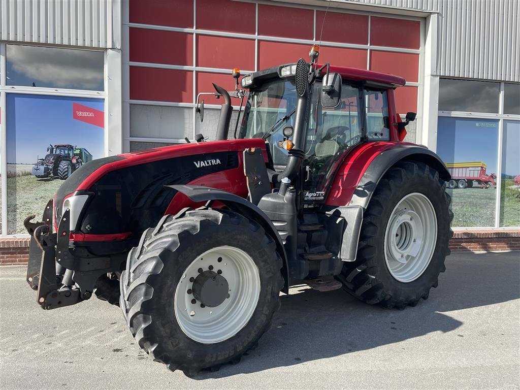 Traktor of the type Valtra T 213 Versu Luftbremser anlæg. Frontlæsser Forberedt, Gebrauchtmaschine in Hobro (Picture 1)