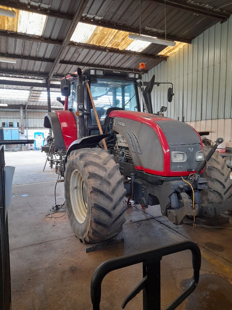 Traktor типа Valtra T 213 VERSU, Gebrauchtmaschine в Neufchâtel-en-Bray (Фотография 2)