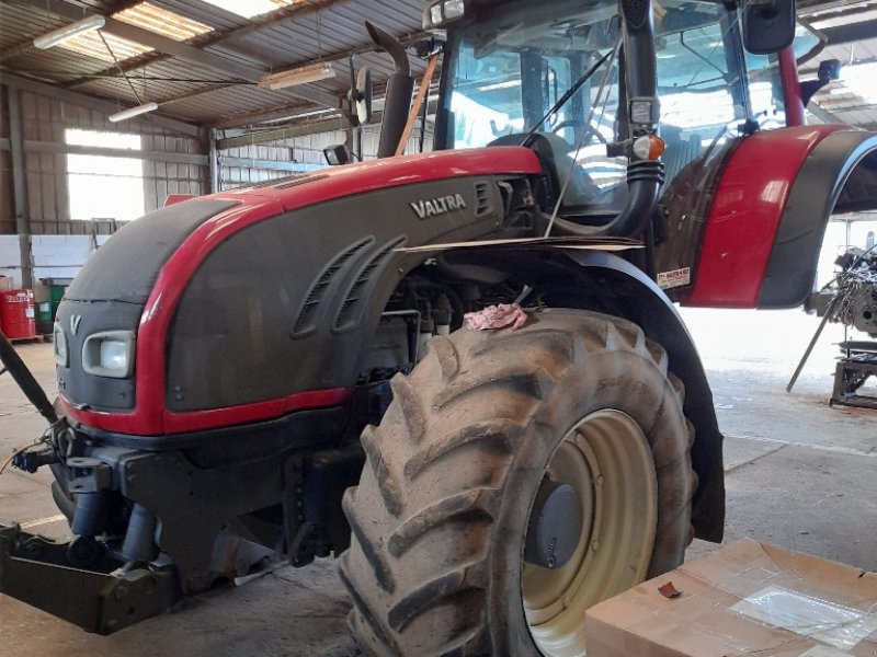 Traktor des Typs Valtra T 213 VERSU, Gebrauchtmaschine in Neufchâtel-en-Bray (Bild 1)