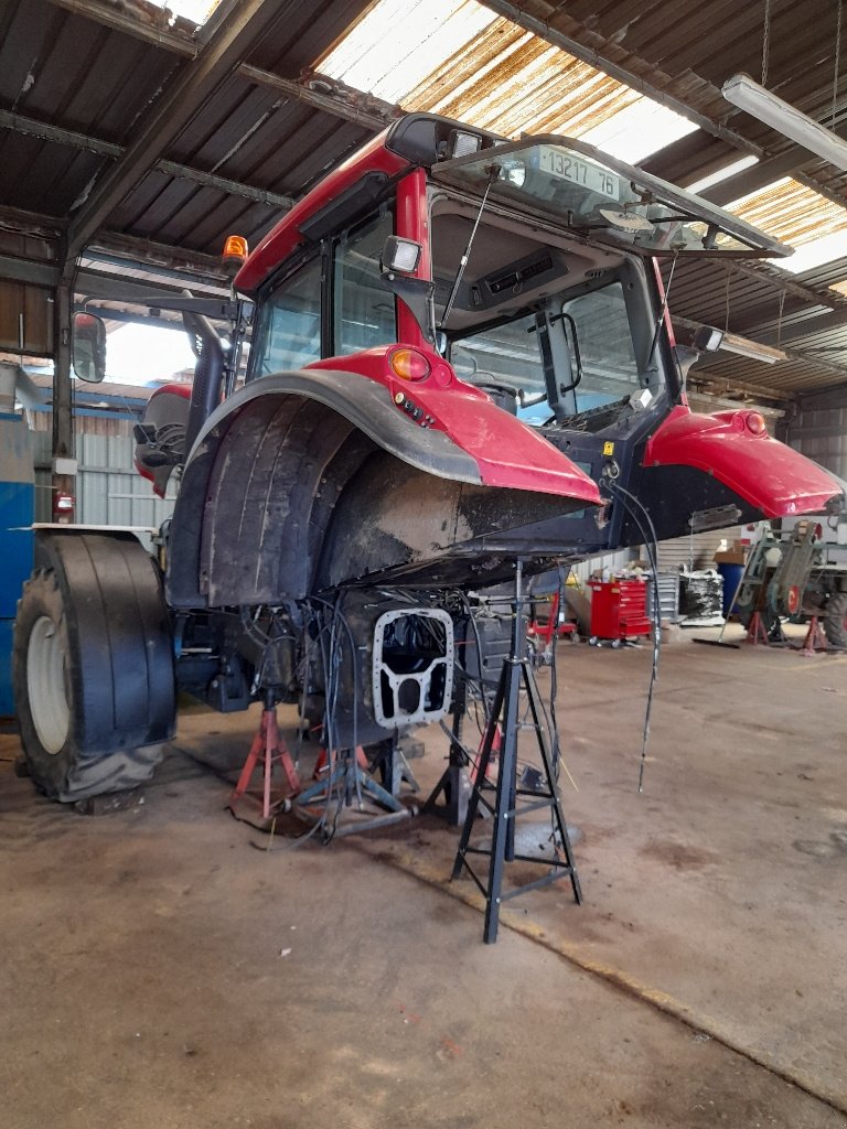 Traktor del tipo Valtra T 213 VERSU, Gebrauchtmaschine en Neufchâtel-en-Bray (Imagen 4)