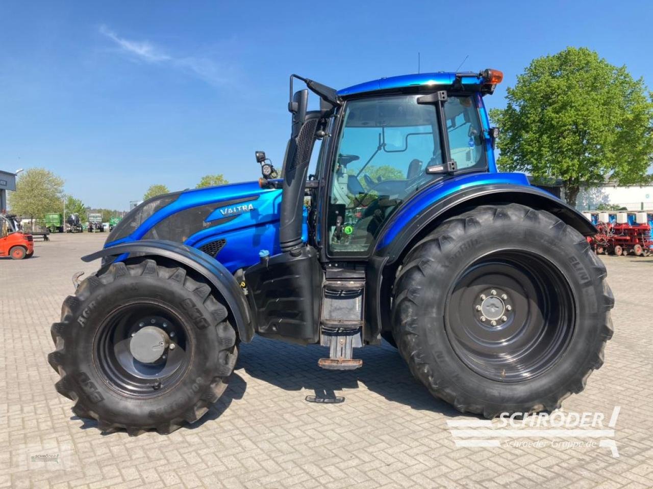 Traktor typu Valtra T 214 D, Gebrauchtmaschine w Twistringen (Zdjęcie 2)