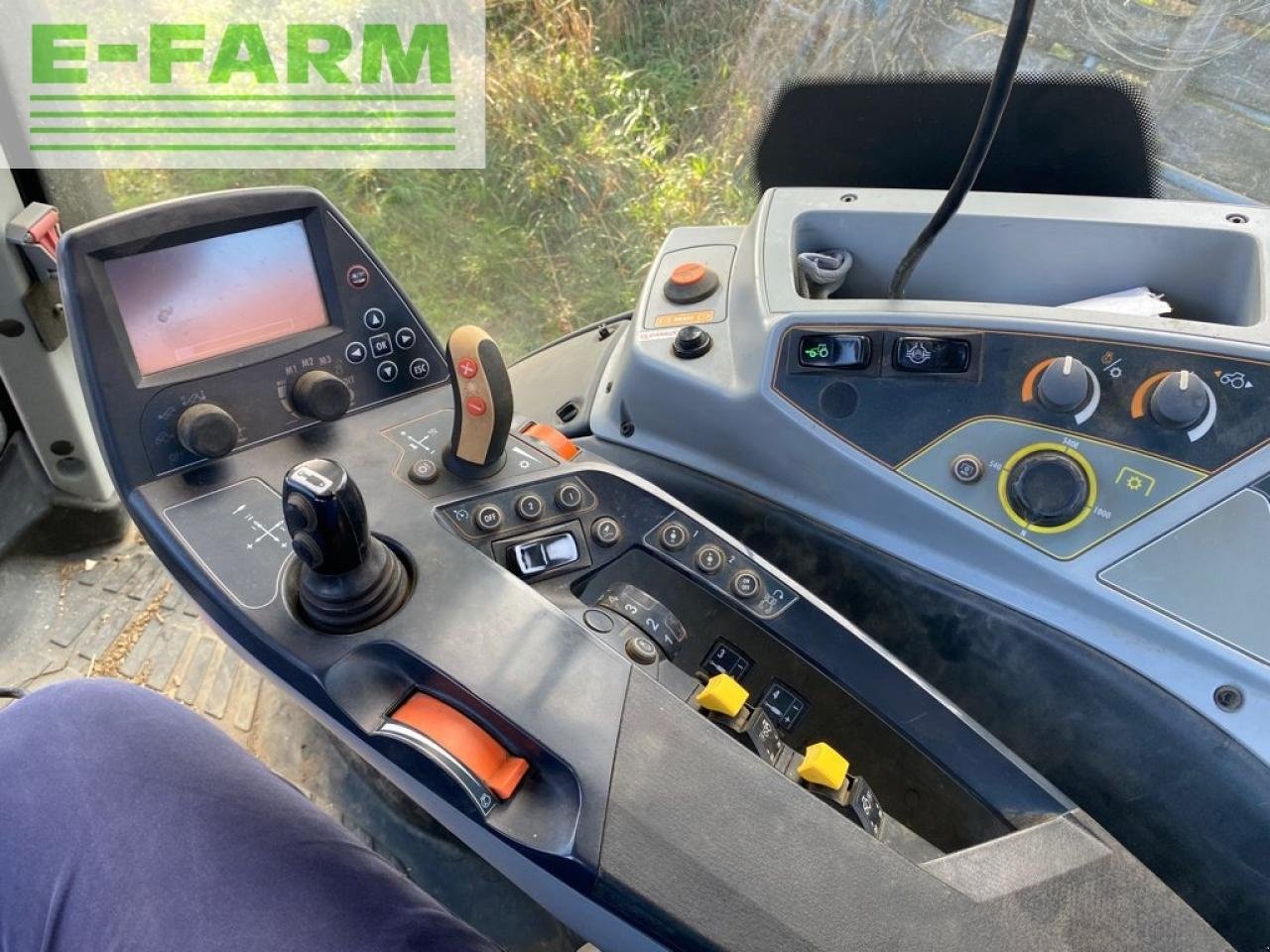 Traktor del tipo Valtra t 214 direct . destockage, Gebrauchtmaschine en Ytrac (Imagen 7)