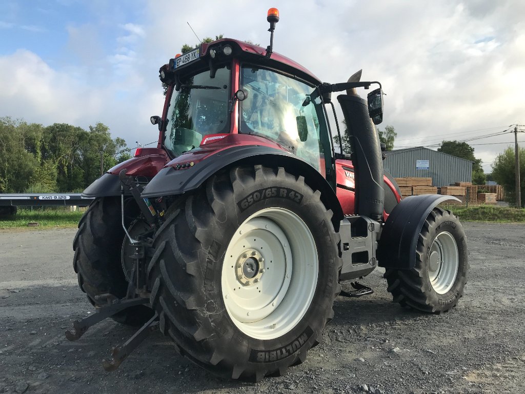 Traktor типа Valtra T 214 DIRECT . DESTOCKAGE, Gebrauchtmaschine в UZERCHE (Фотография 3)