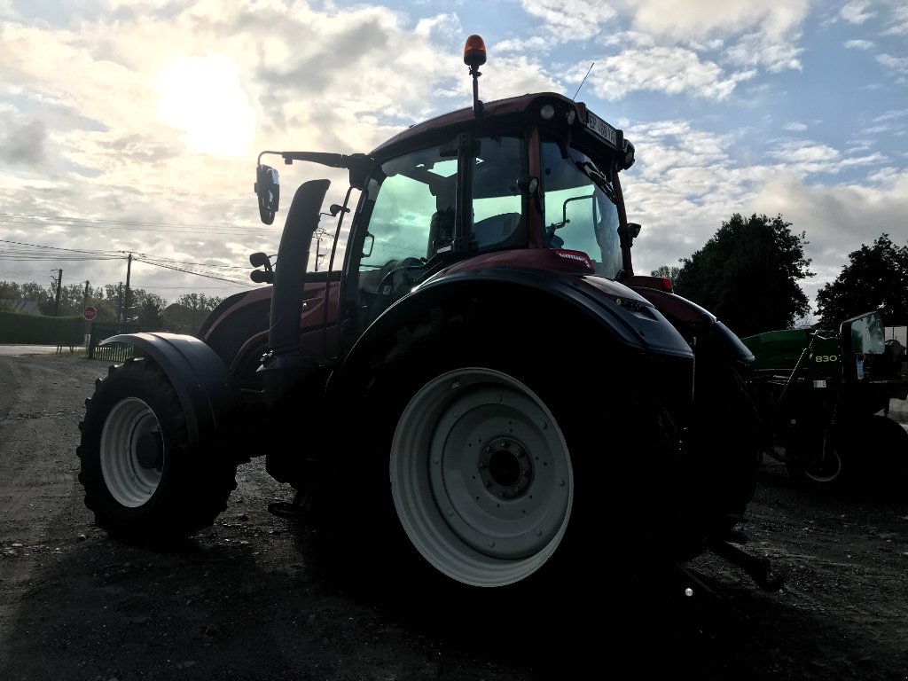 Traktor del tipo Valtra T 214 DIRECT . DESTOCKAGE, Gebrauchtmaschine en UZERCHE (Imagen 4)