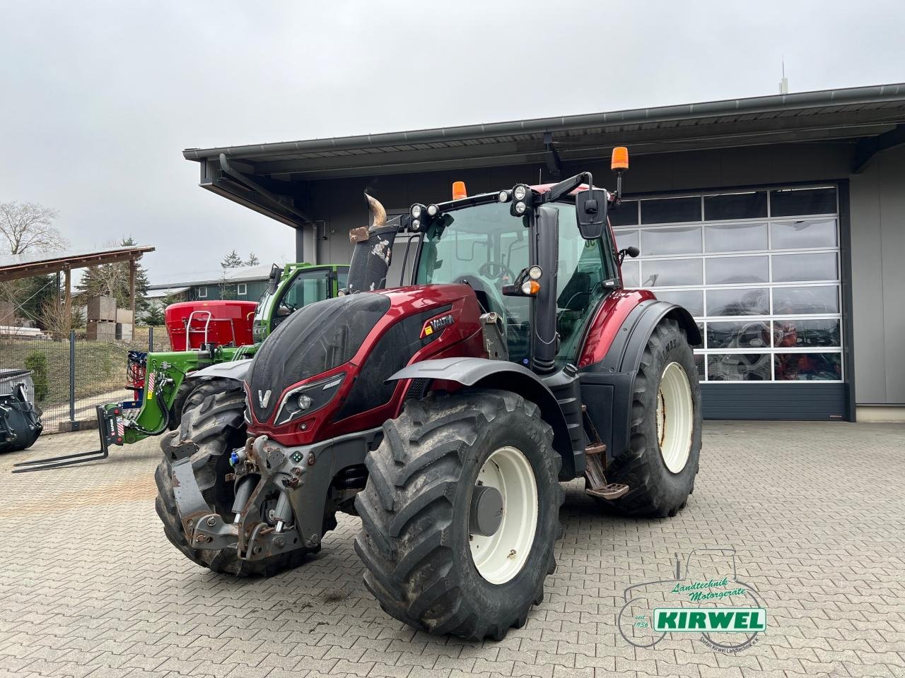 Traktor du type Valtra T 214 Direct, Gebrauchtmaschine en Blankenheim (Photo 1)