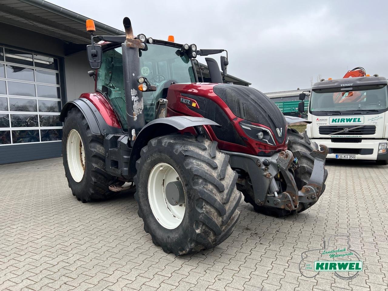 Traktor от тип Valtra T 214 Direct, Gebrauchtmaschine в Blankenheim (Снимка 2)