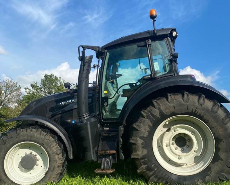 Traktor tip Valtra T 214 Direct, Gebrauchtmaschine in Petersberg (Poză 1)