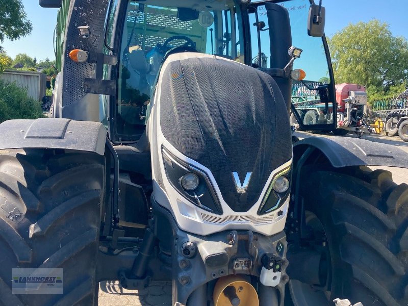 Traktor of the type Valtra T 214 S, Gebrauchtmaschine in Kunde (Picture 1)