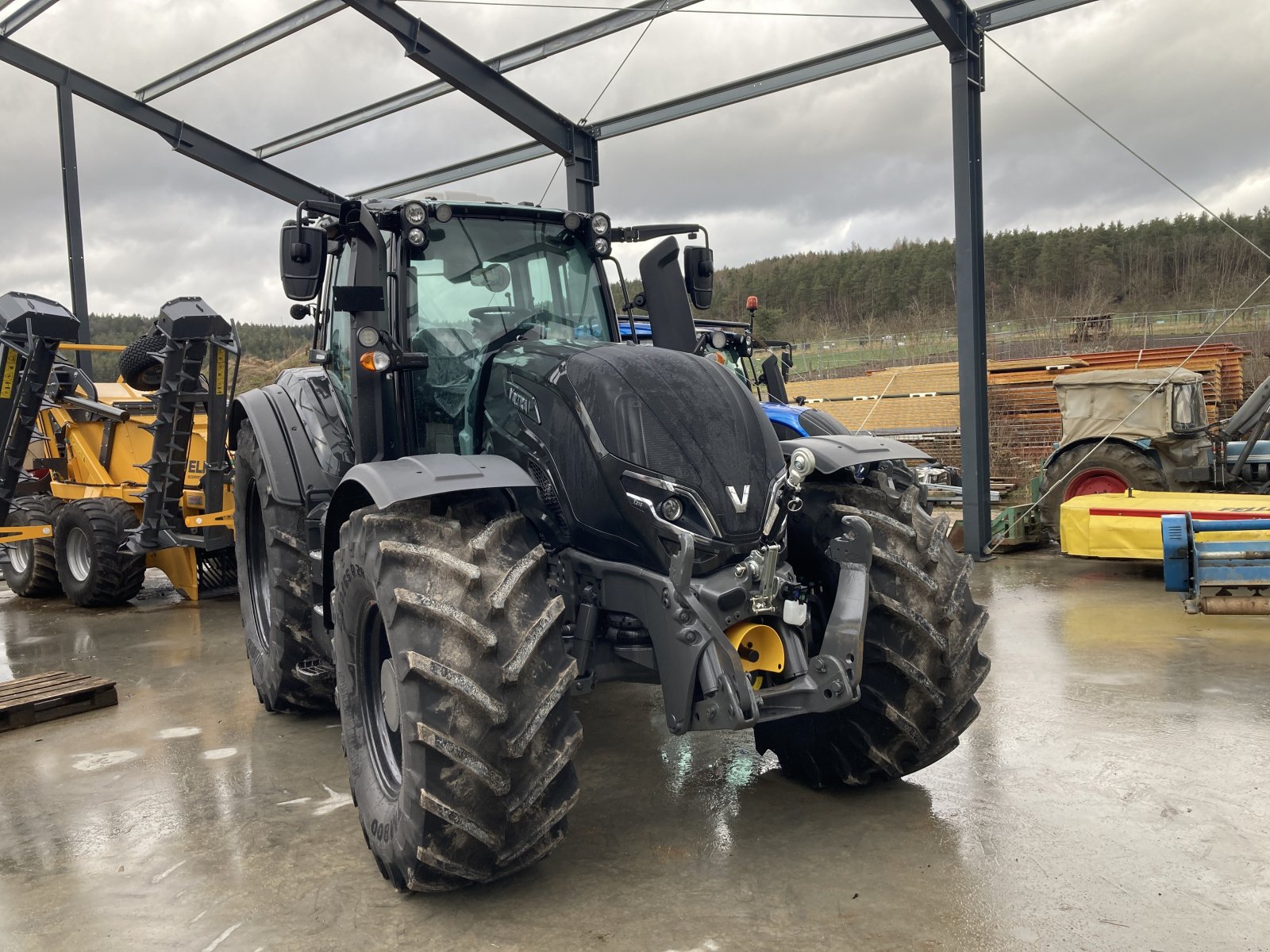 Traktor typu Valtra T 215 D Rüfa, Neumaschine v Bodenwöhr/ Taxöldern (Obrázok 1)