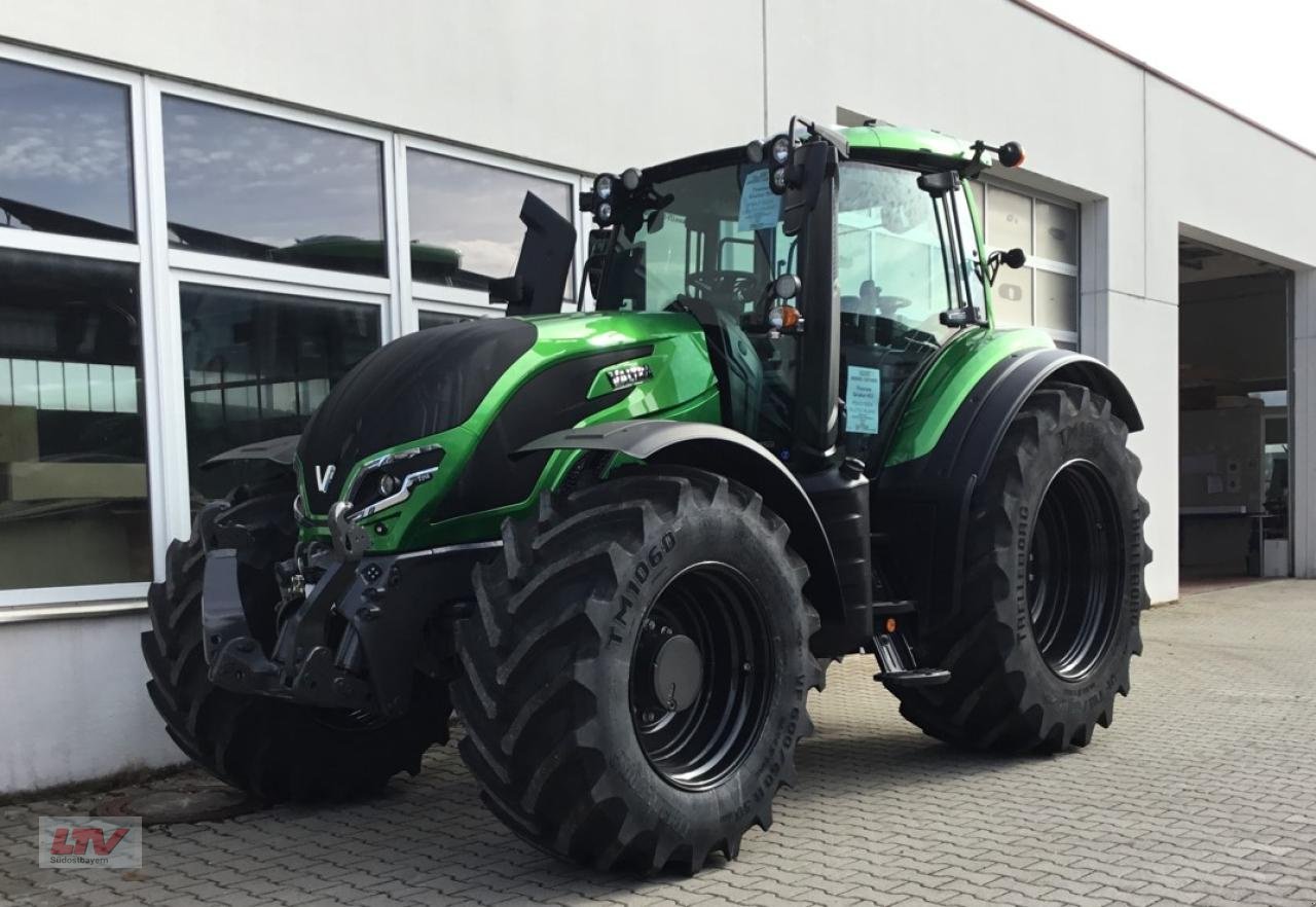 Traktor of the type Valtra T 215 D ULTRA-GREEN TT, Neumaschine in Eggenfelden (Picture 1)